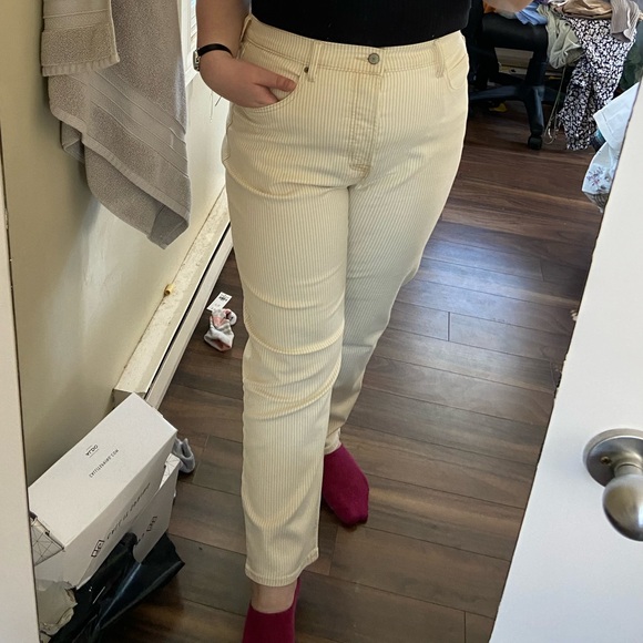 Old Navy Sky High Straight Jeans - Picture 6 of 6